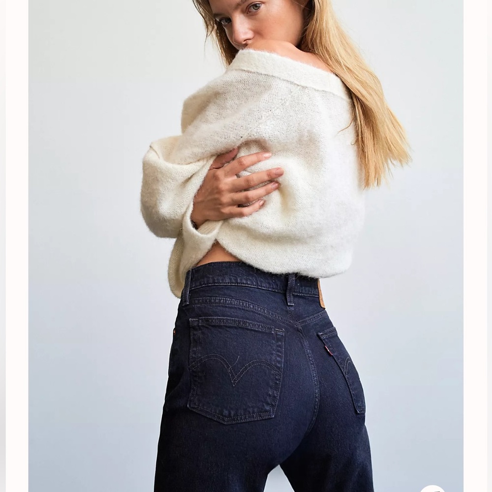 Levi’s wedgie icon jeans in size 29 in wild bunch. Black wash. Sold out online